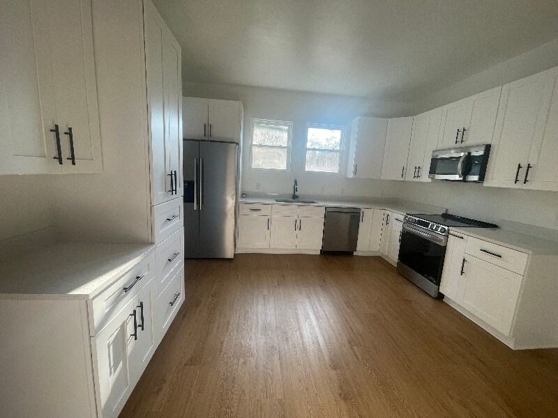 Building Photo - 415 6th Ave