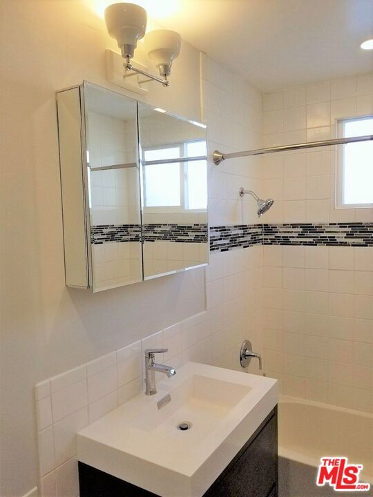 Building Photo - 1462 S Shenandoah St