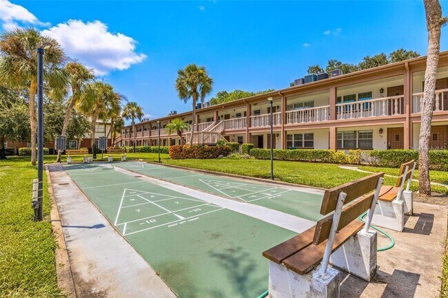 Building Photo - 650 Pinellas Point Dr S