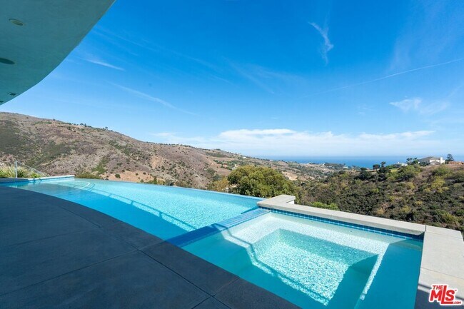 Building Photo - 28405 Via Acero