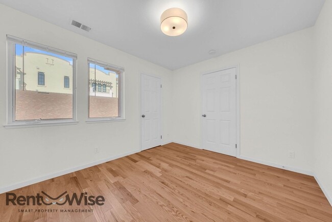 Building Photo - 734 Chestnut St