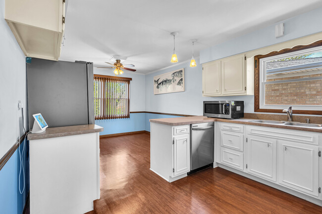 Building Photo - 1004 E Callero Cir