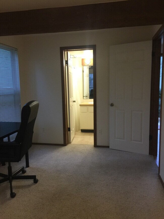 Building Photo - Two Bedroom Boulder Condo For Rent In Shan...