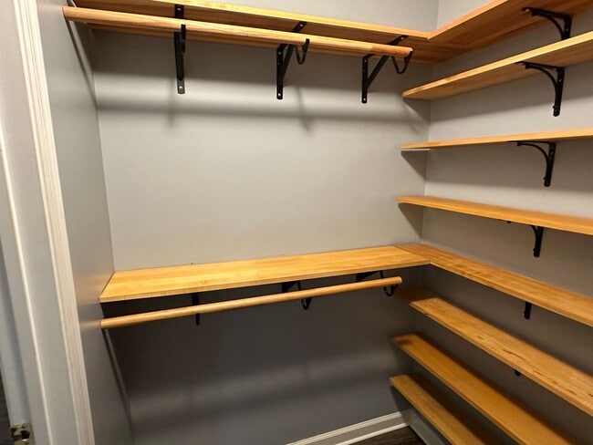 Building Photo - End Unit Townhouse for Rent