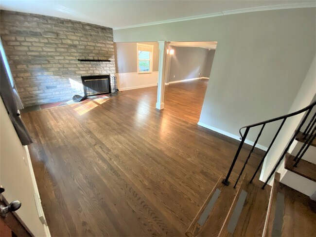 Building Photo - 4 Bedroom - Upper Arlington