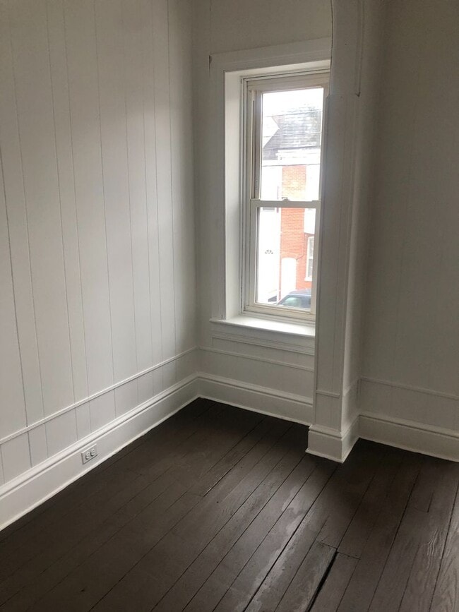 Building Photo - Coming Soon - 5 Bedroom 1 bath home - York...