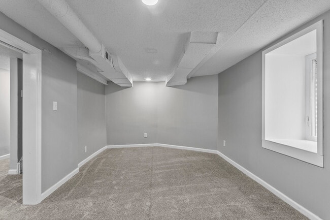 Building Photo - 231 E 74 Terrace