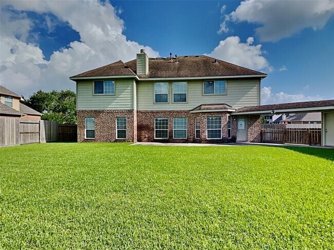 Building Photo - 501 Falcon Lake Dr