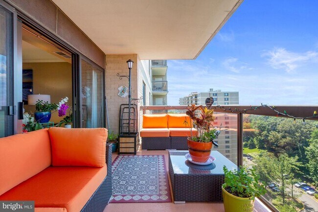 Building Photo - 307 Yoakum Pkwy