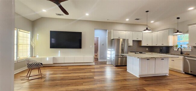 Building Photo - 137 Way Station Trail