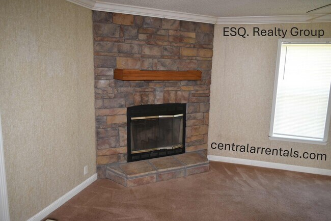 Building Photo - 16801 Cornfield Dr