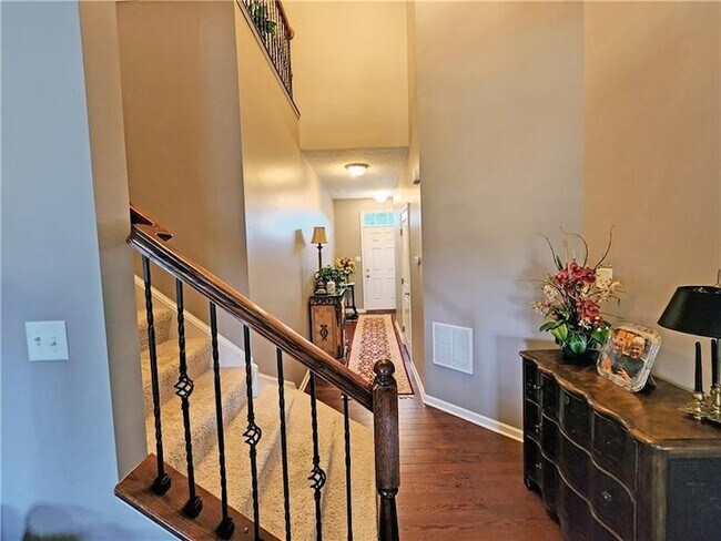 Building Photo - 718 Rosecliff Rd