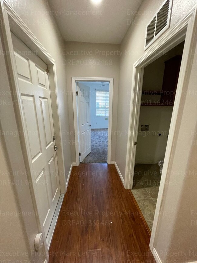 Building Photo - 4 bedrooms/ 2 bathrooms, with a patio.