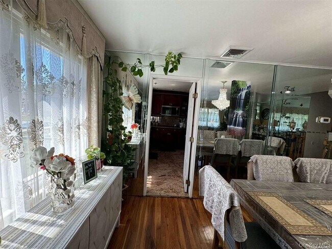 Building Photo - 830 Pepperidge Rd