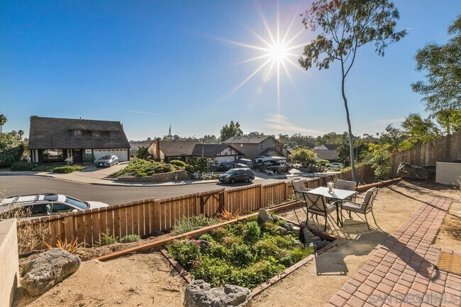 Building Photo - 857 Nolbey St