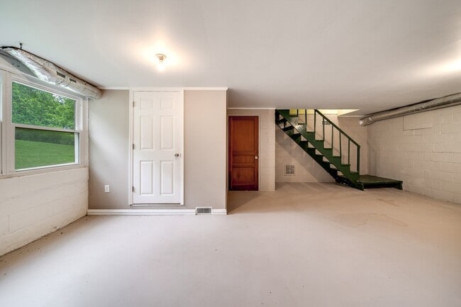 Building Photo - 411 Westchester Dr