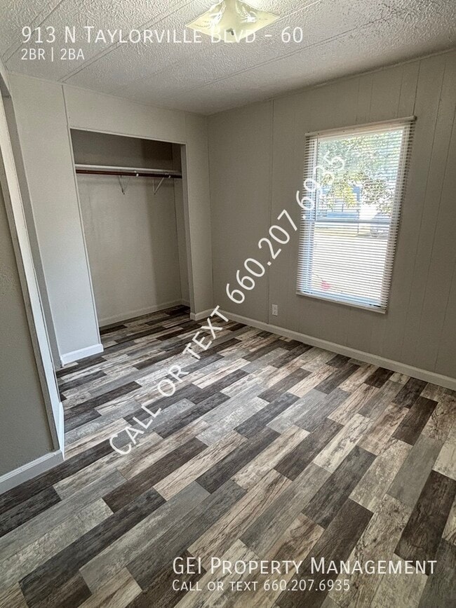 Building Photo - 913 N Taylorville Blvd