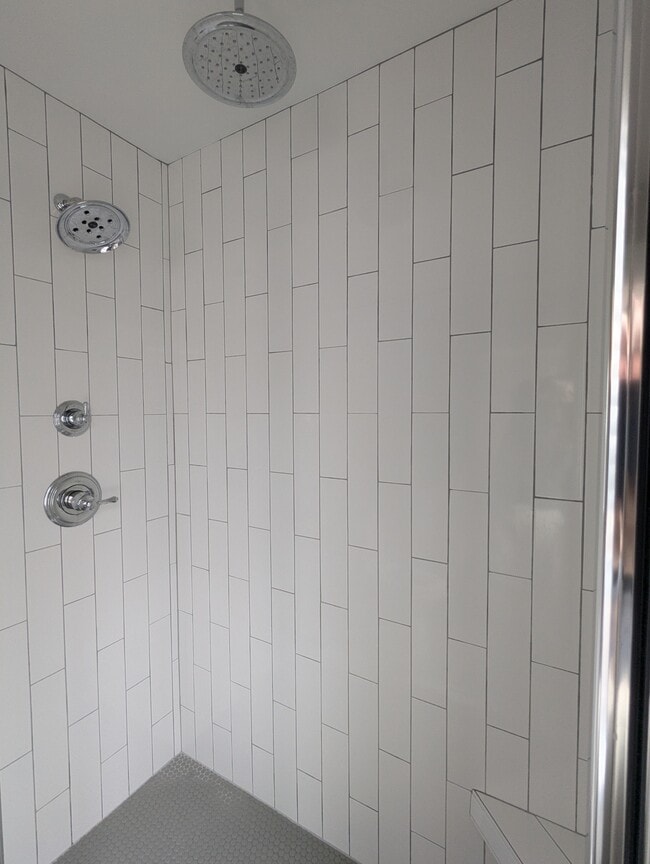 Building Photo - 568 Lowndes Hill Rd