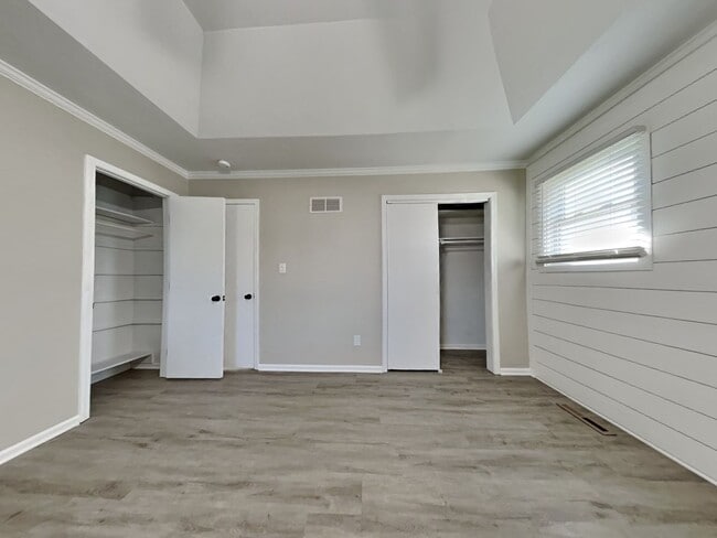 Building Photo - Charming 3-Bed, 2-Bath Home in Lee’s Summit | Cul-de-Sac, Fireplace & Fenced Yard