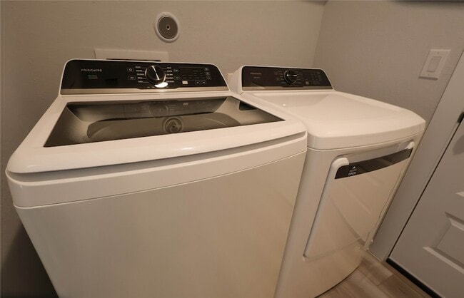 Building Photo - 8603 Blueberry Ash St