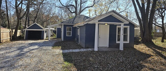 Building Photo - Cute 2 bedroom in East Springfield
