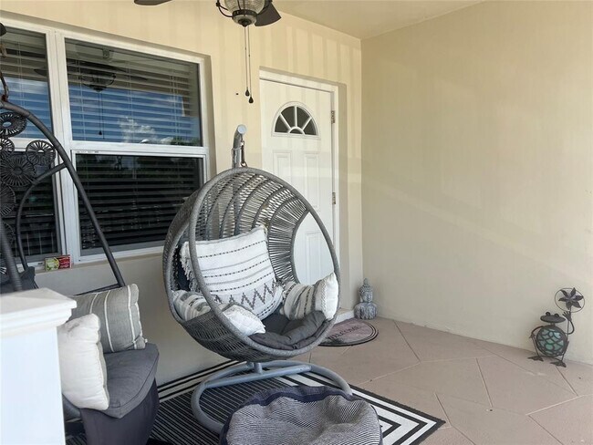 Building Photo - 1221 SE 3rd St