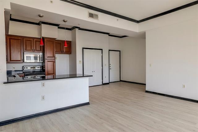 Building Photo - 3225 Turtle Creek Blvd