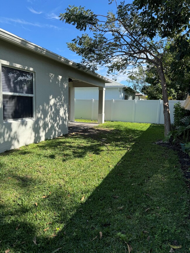 Building Photo - 370 Reigle Ave