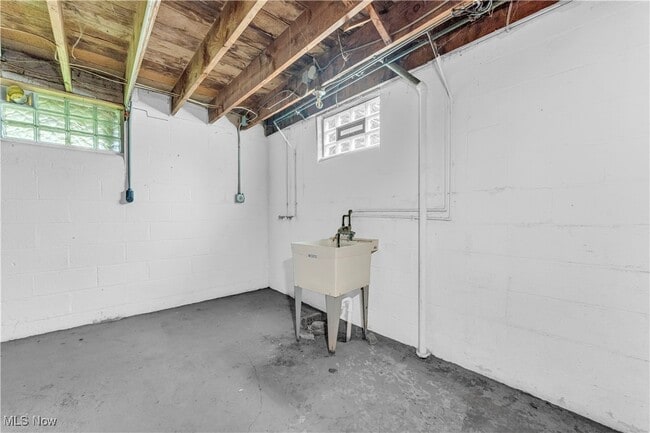 Building Photo - 13803 Wolf Ave