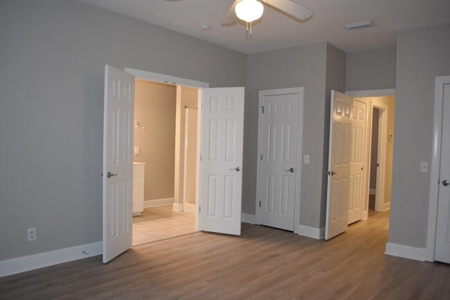 Building Photo - 26 Village Ln