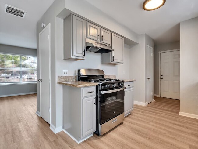 Building Photo - 4003 Swinden Dr