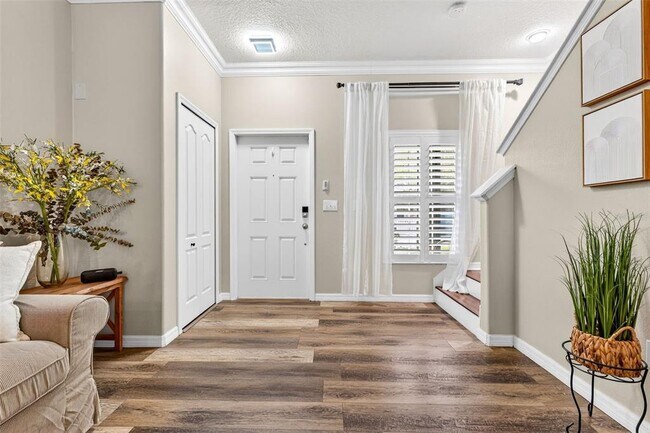 Building Photo - 2713 Lantern Hill Ave