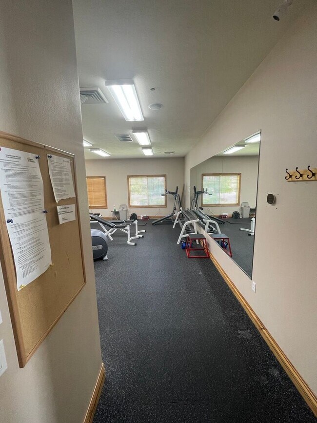 Building Photo - Dashing Canyon Meadow Townhome