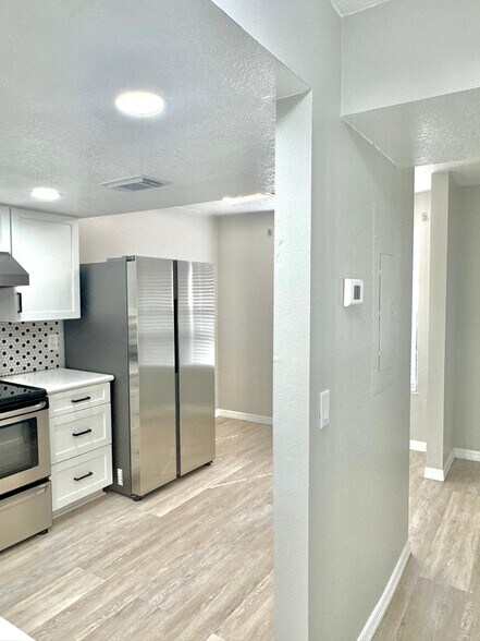 Building Photo - 16565 Brigadoon Dr