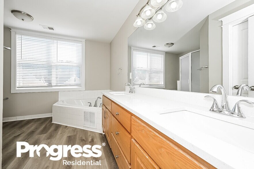 Building Photo - 120 Memory Ln