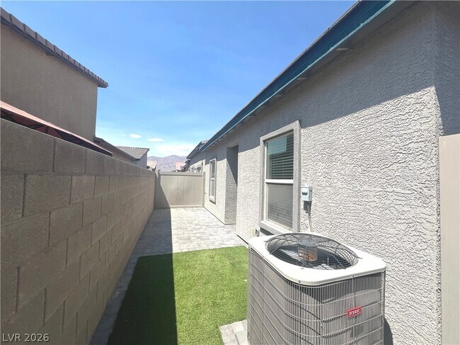 Building Photo - 7529 Brody Meadows St