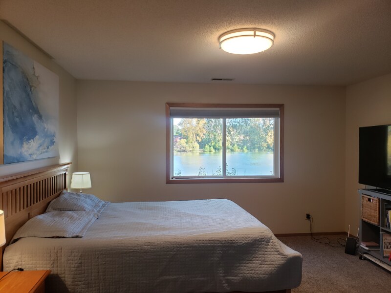 Building Photo - 5 Round Lake Trail