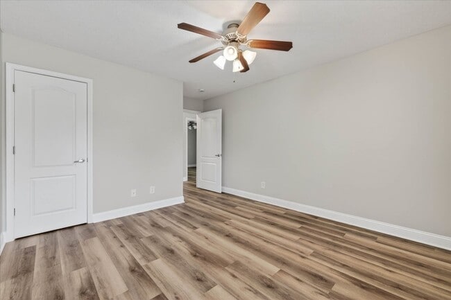 Building Photo - 333 Rossview Rd
