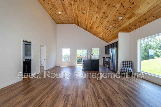 Building Photo - 915 River Cliff Dr