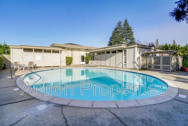 Building Photo - 71 Los Altos Square