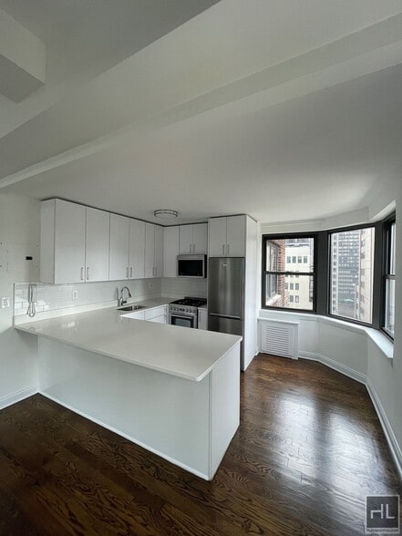 Primary Photo - EAST 57 STREET