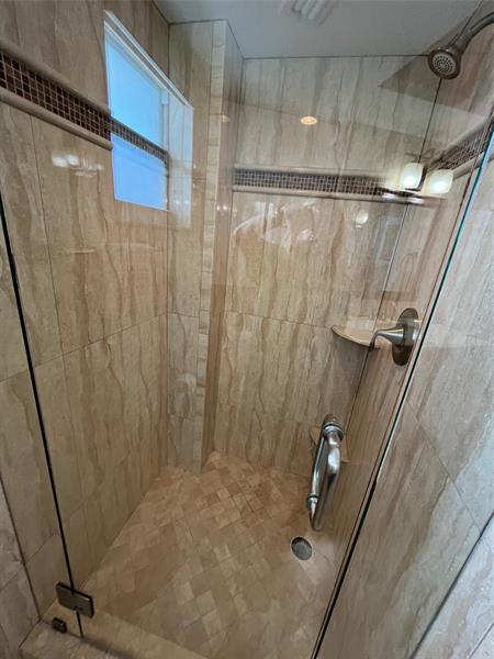 Building Photo - 333 NE 21st Ave