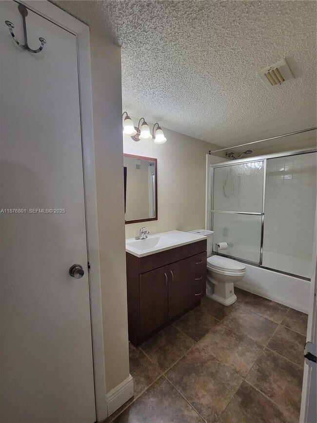 Building Photo - 10440 SW 156th Ct