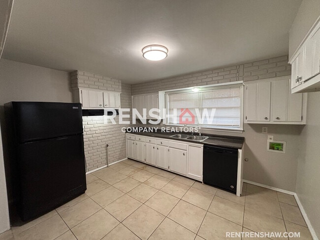 Building Photo - 3238 Kenland Dr