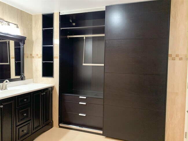 Building Photo - 3800 S Ocean Dr