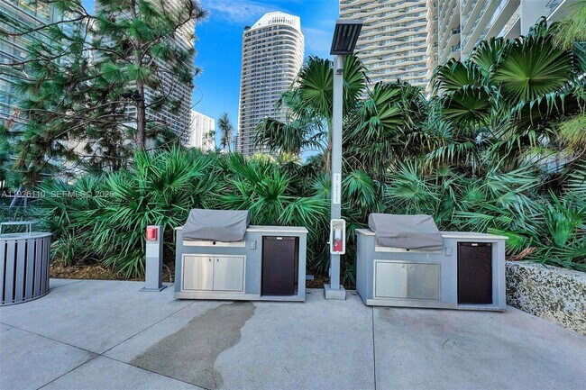 Building Photo - 88 SW 7th St