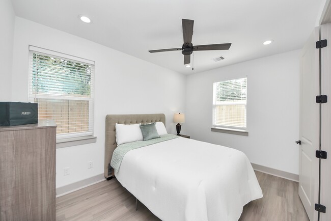 Building Photo - 5305 Kindred Gdn Ln