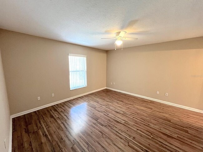 Building Photo - 4 Eton Ln