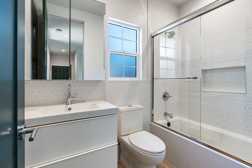 Building Photo - 1429 Edgecliffe Dr