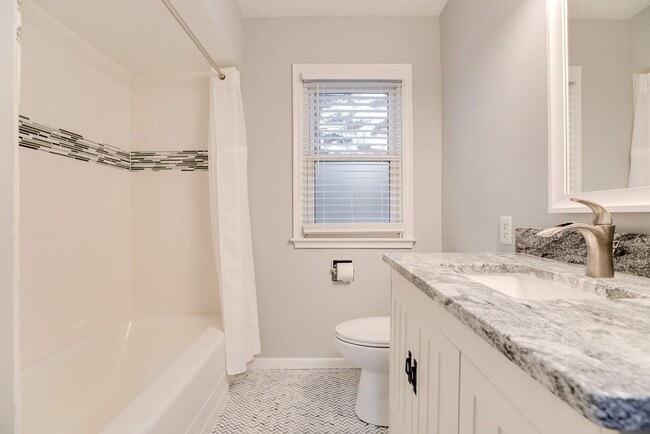 Building Photo - Stunningly Renovated 5-Bed Arden Hills Home.